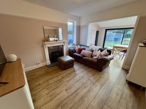 Lounge- click for photo gallery